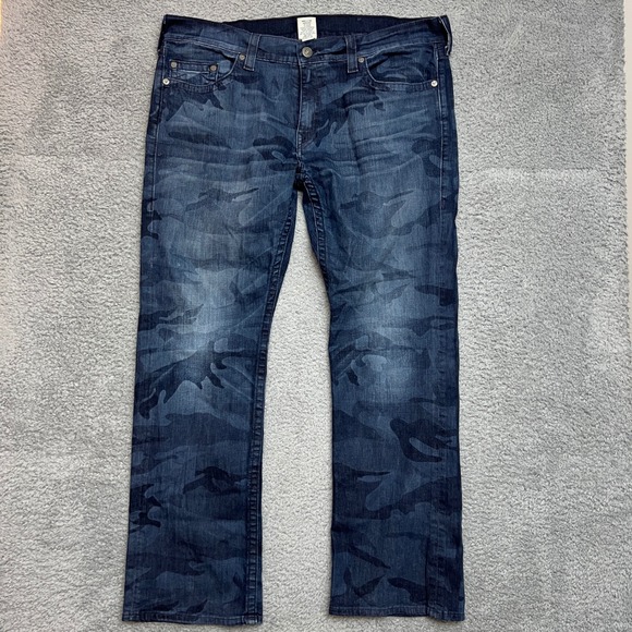 True Religion Jeans Mens 42 Blue Camo Bobby Section Seat Straight Denim Casual - Picture 1 of 13